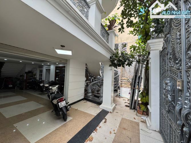 Bán nhà hẻm nhựa Hoàng Hoa Thám Tân Bình, DT 7x20m, biệt thự 4 tầng, giá 23 tỷ - 1
