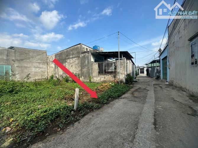 Chủ kẹt tiền cần bán lô đất phú hữu đường Phan Văn đáng vào 30m cách phà sang SG chỉ 1