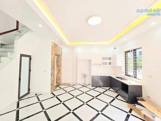 NGHĨA ĐÔ, CẦU GIẤY - 46M - 6 TẦNG - THANG MÁY - Ô TÔ ĐỖ CỬA - NHÀ MỚI - GẦN PHỐ - 1
