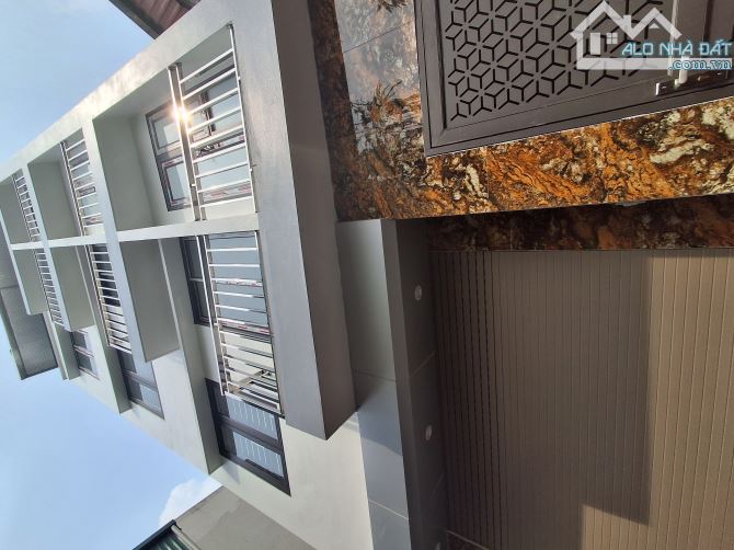 Bán nhà Nguyễn Khoái 30m², MT 4m, 5 tầng mới đẹp, ngõ thông 2 đầu, gần ô tô, tiện ích đủ - 1