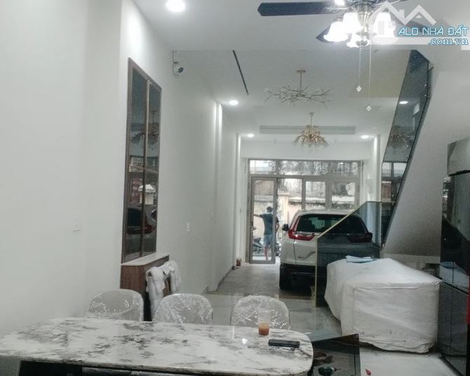 NHÀ MẶT TIỀN KINH DOANH HUYỀN QUANG, Q1: 3 Tầng, Ngang 4M, Full Nội Thất CC, Chỉ 18,5 Tỷ! - 1