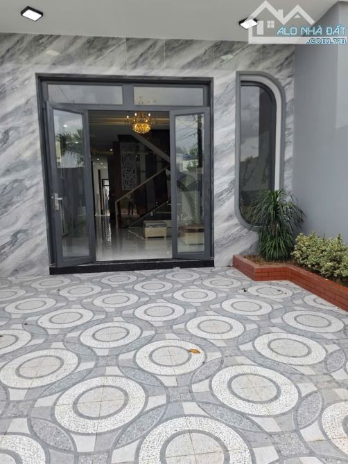 NHÀ XÂY KIỂU HIỆN ĐẠI 5 PN 4 WC GIÁ CHỈ NHỈNH 3X TỶ XÍU - 1