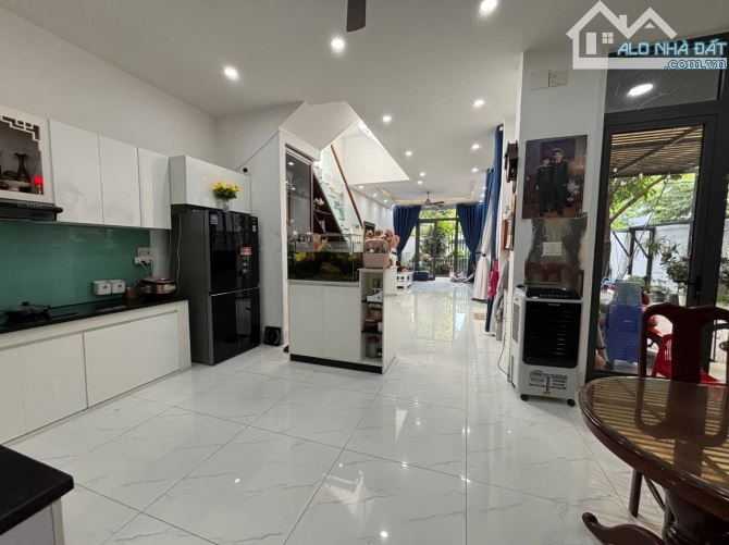 Bán nhà biệt thự ven sông Hòa Xuân. 3 tầng. 200m2. Giá 13,3 tỹ. - 1
