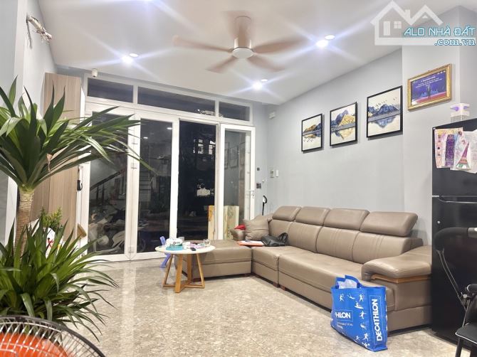 NHÀ ĐẸP Ở NGAY, 4 TẦNG VIEW CÔNG VIÊN GẦN ĐH CẢNH SÁT, 4X13,5 NHỈNH 8 TỶ. - 1