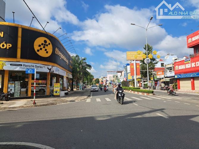CĂN NHÀ KHỦNG 10x20 ĐẮC ĐỊA KẾ BÊN ĐƯỜNG NGUYỄN AN NINH, NHÀ PHỐ DĨ AN, ĐÃ GIẢM 1 TỶ - 1