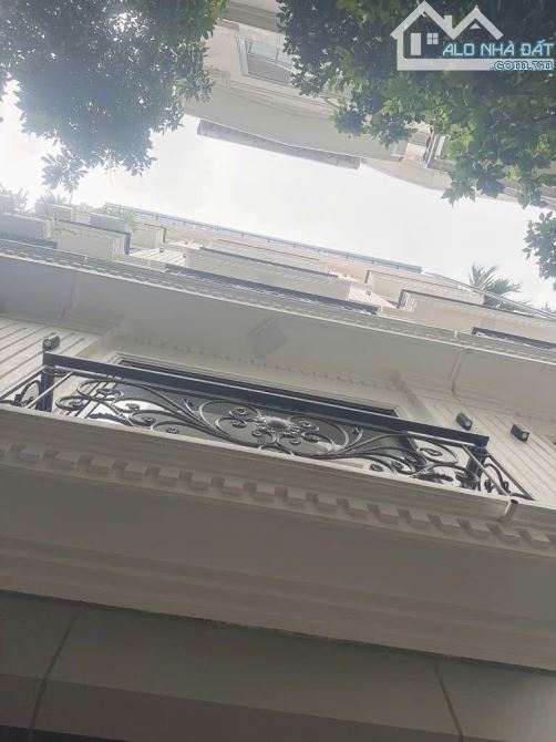 Bán nhà Phân Lô khu Hoàng Quốc Việt-44m2-mặt tiền 3,8m 6 tầng ô tô ngủ trong nhà - 1