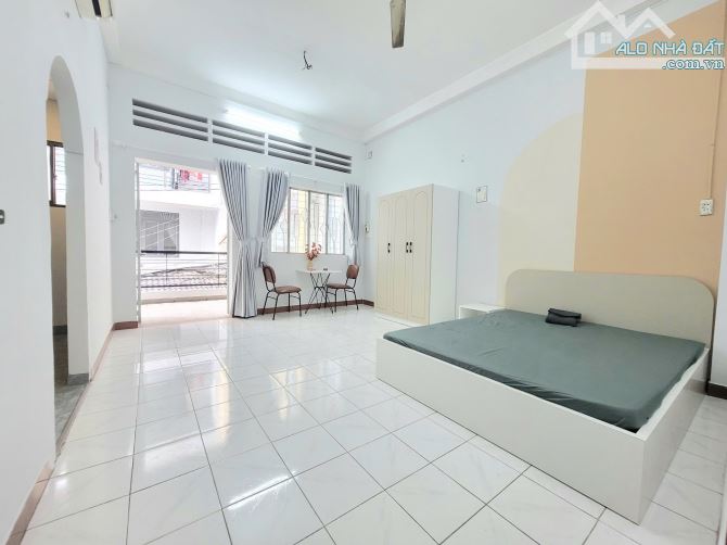 Căn Hộ Tách Bếp Có Ban Công Quận 10 Gần Vạn Hạnh Mall, ĐH Hoa Sen, ĐH Kinh Tế - 1