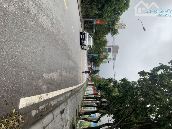 ĐẤT ĐẸP, ĐẦU TƯ SINH LỜI CAO, Ô TÔ VÀO ĐẤT, VÀI BƯỚC CHÂN RA CẦU VƯỢT NAM HỒNG, QL VÕ VĂN - 1