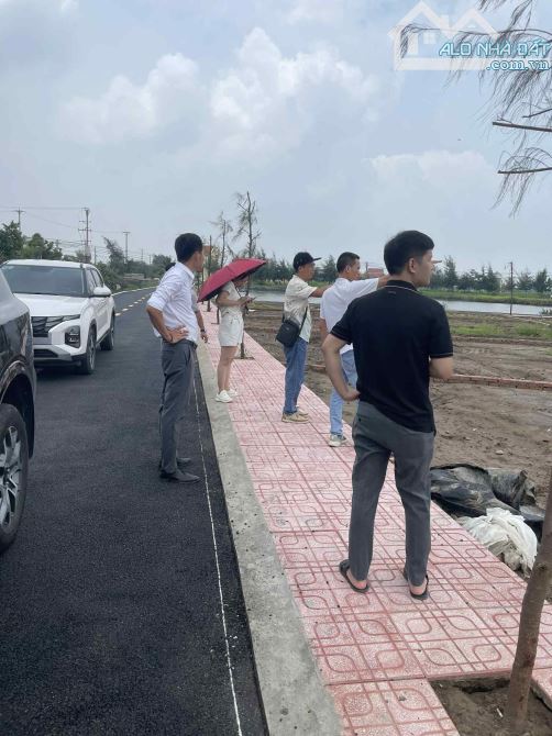Sát Đại Học Quốc Gia Gần Ngã 4 Hoà Lạc Đại Lộ Thăng Long DT:105m Hai Thoáng view Hồ - 1