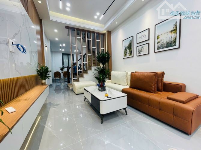 🔥 CHỈ 5.3 TỶ – NHÀ 5 TẦNG PHỐ LÊ VĂN HIẾN – 3 GÁC VÀO TẬN CỬA – SÁT BÃI Ô TÔ - 1