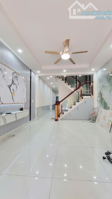 NHÀ ĐẸP 3 TẦNG HXH TẠ QUANG BỬU CHỈ 9.79 TỶ - 1
