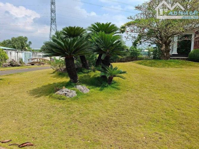 Cần bán mặt tiền QL1A, DT: 80,2x190m, CN: ~15.200m2 (1.52ha), giá: 180 tỷ TL - 11tr/m2 MT