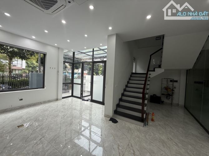 Bán biệt thự phố Trịnh Văn Bô, 150m2, 5 tầng, view đẹp, ở và kinh doanh, 32 tỷ hơn. - 1