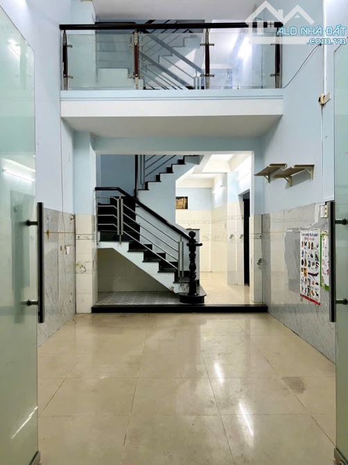 Góc 2 MẶT TIỀN VỊ TRÍ ĐẸP NHÀ 3 TẦNG HẺM XE HƠI NGUYỄN THỊ KIỂU GẦN METRÔ QUẬN 12 - 1