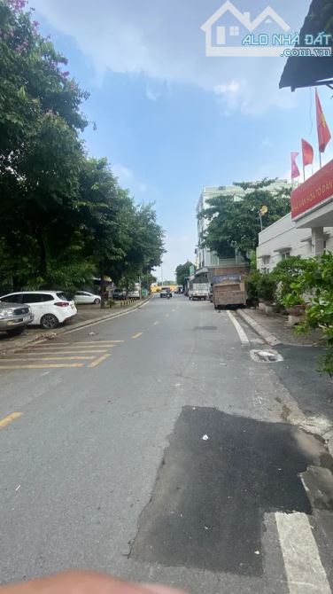 Đất Nguyễn Văn Cừ 60m MT 6.5m giá 15 tỷ ô tô vào đất, 10m ra ô tô tránh đỗ - 1