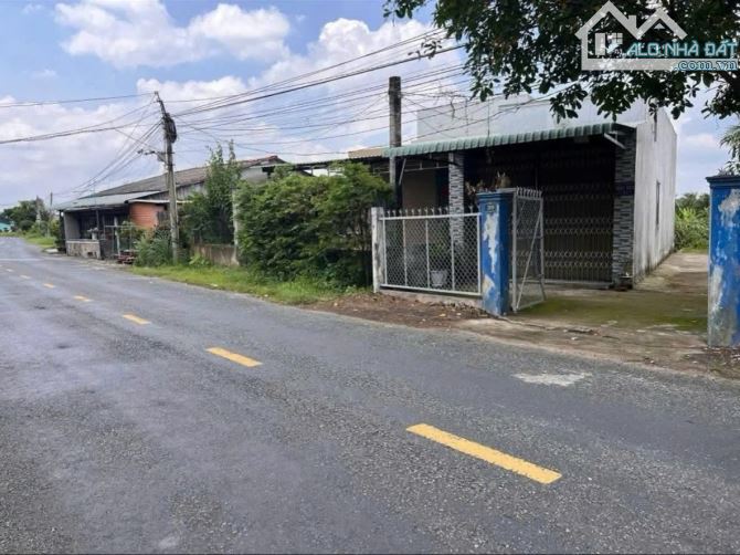 Cô Tư Bán Gấp Đất 306m² Tặng Nhà C4 Mặt Tiền Đường Nhựa,Giá 830 Triệu, SHR - 1