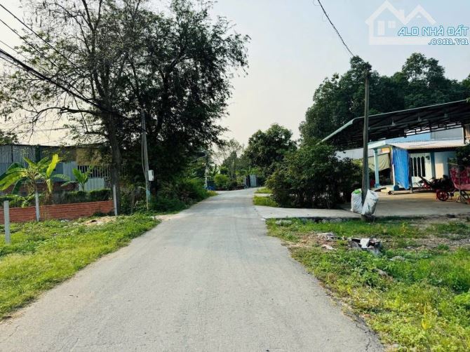 BÁN NHANH 2Tỉ Đất Nguyễn Hữu Trí sau lưng UBND TT Tân Túc BÌNH CHÁNH 95m2 - 1