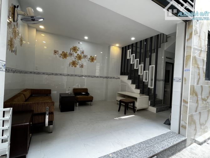 Chính chủ bán nhà căn góc hẻm 391 Trần Hưng Đạo Quận 1 giá 4.9 tỷ - 1