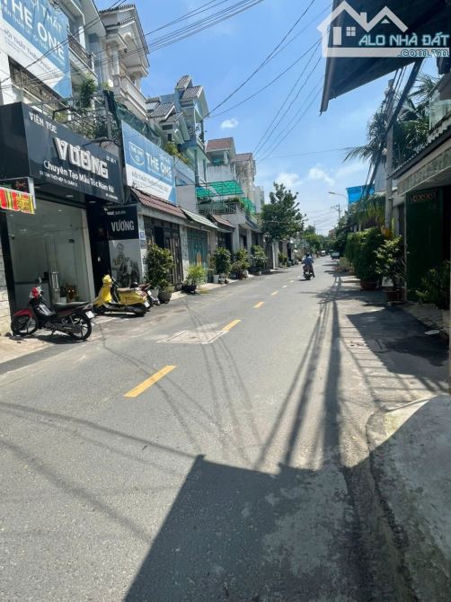 Nhà cấp 4 Mặt Tiền sát Dương Thị Mười, 5.2x35m giá 9.9 tỷ - 1