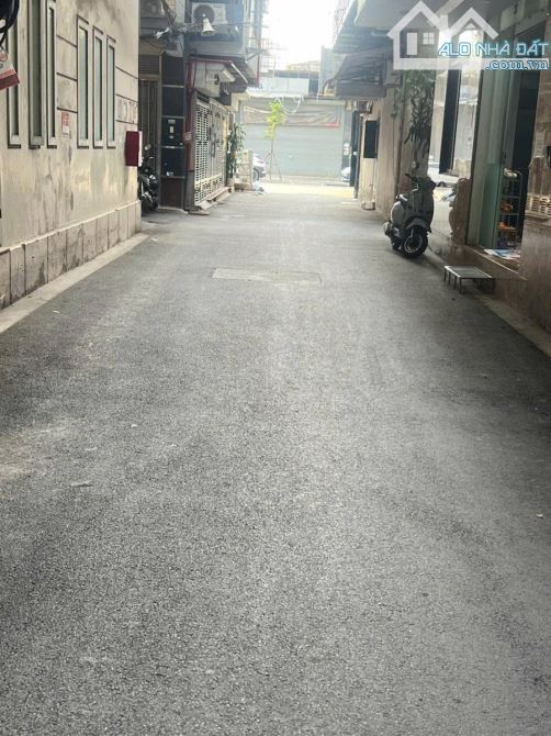 Bán Nhà Phân Lô Trần Quốc Hoàn Hiếm Nhà Bán DT 40m2×4Tầng Ngõ Ô Tô Tránh Kinh Doanh - 1
