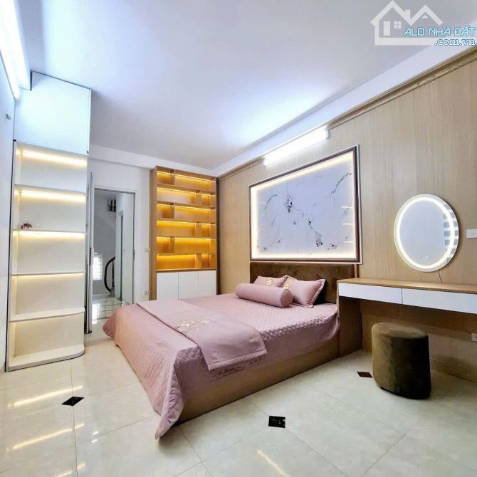 Siêu phẩm! Bán nhà Trương Định Hoàng Mai 3 thoáng full nội thất 39m2 5T mt 4,8m giá 6,35Ty - 1