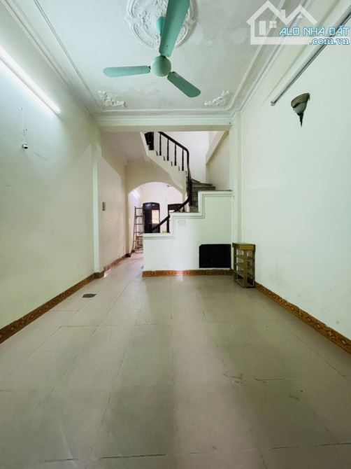 Hơn 8tỷ căn 4T gần phố Định Công, gần phố. - 1