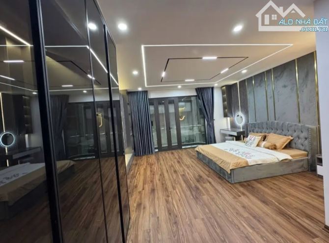 💥💥TRUNG TÂM LONG_BIÊN, NGUYỄN_VĂN_CỪ, GIA_THỤY  - CÁCH MẶT PHỐ 50M - THANG MÁY - NG - 1