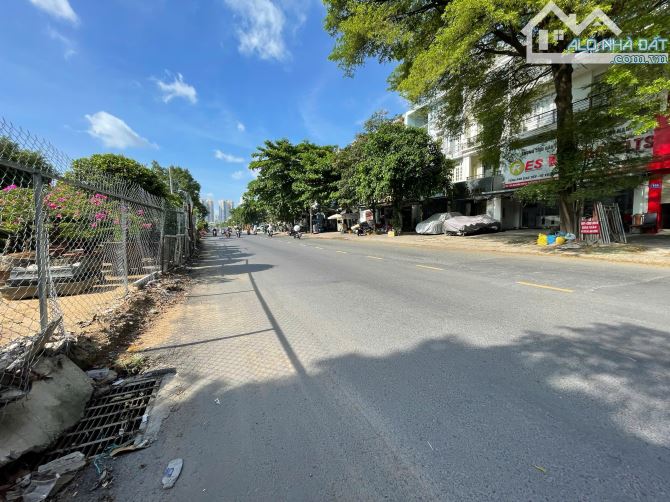 Bán đất mặt tiền đường Nguyễn Hoàng quận 2. Khu vực thuận tiện kinh doanh. Đường lớn 20m - 1