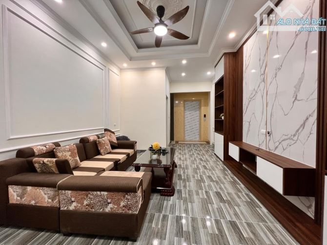 Gấp! Cực Hiếm Phố Văn Cao.Liễu Giai.Ba Đình.DT 35M x 5T Thang Máy.Ô Tô 30m.giá 9,5 tỷ - 1
