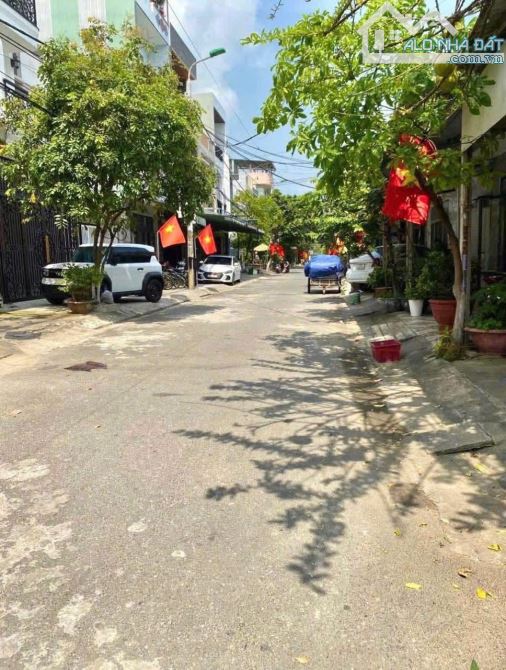 Cực hiếm! Nhà 3 tầng Đỗ Xuân Hợp, 68m2, hẻm ô tô tránh.Giảm còn 6.5 tỷ - 1