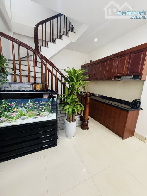 BÁN GẤP NHÀ ĐÌNH THÔN - VỊ TRÍ ĐẸP SIÊU ĐẸP - CÁCH MẶT PHỐ 10M - Ô TÔ ĐỖ CỔNG - 1