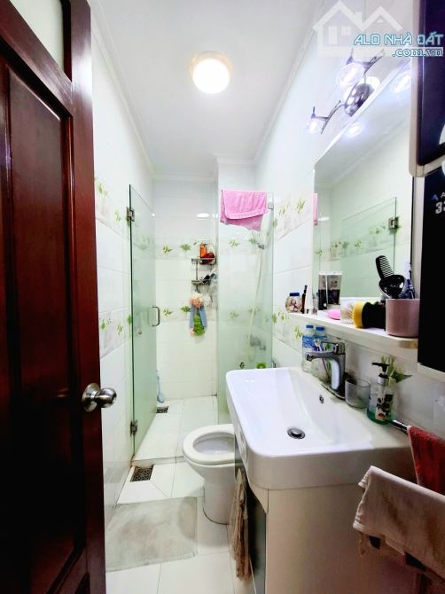🏠🎍NGỘP BANK -CMT8-QUẬN 10 GIÁP Q3-ÔTÔ CÁCH VÀI MÉT-58M2-4TẦNG ĐẸP-NGANG 5,2M-CHỈ 9,5TỶ - 1