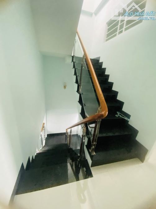 Bán nhà 1 trệt 1 lầu đường Nguyễn Hữu Cảnh, phường Rạch Dừa - 1