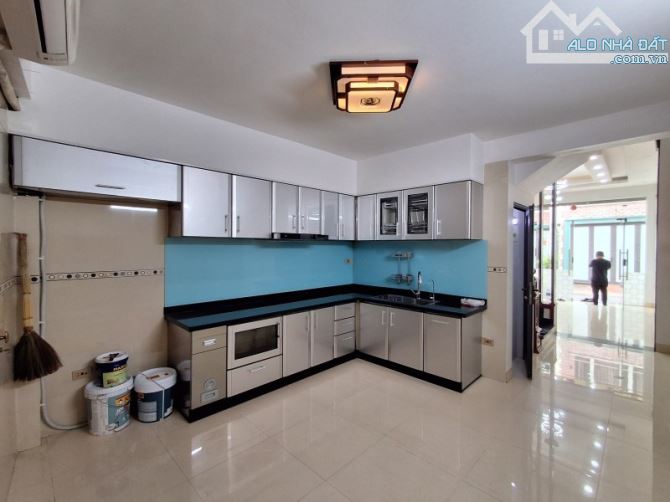 Bán gấp nhà Đức Giang - 47m2 - 4 tàng Dân xây, Lô Góc - oto tránh - 1
