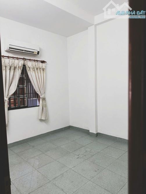 Cho thuê nhà  nguyên căn khu Hoàng Diệu full nội thất  3pn Hẻm oto rộng dt 63mx2 giá 8tr - 1