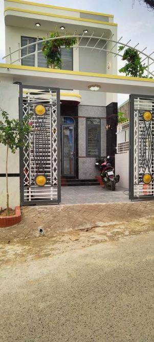 Siêu phẩm nhà 1 trệt 1 lầu mới toanh ở ngay trung tâm huyện Gò Dầu 109m2 SHR giá 900tr - 1