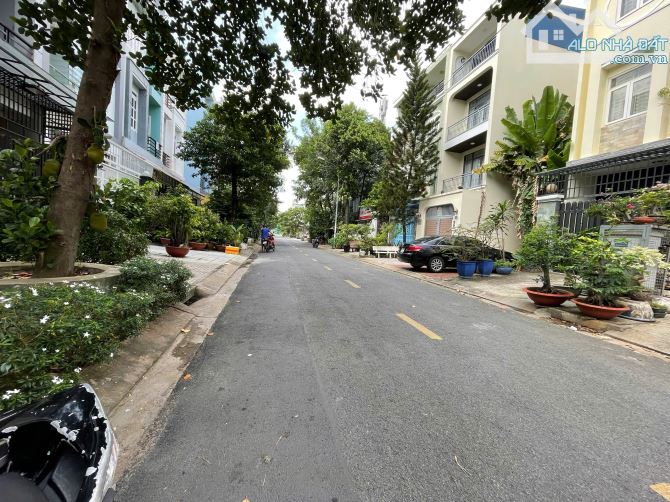 Bán nhà mặt tiền đường Đỗ Pháp Thuận quận 2. Đang có hợp đồng thuê.Nhà 3 tầng 1 sân thượng - 1