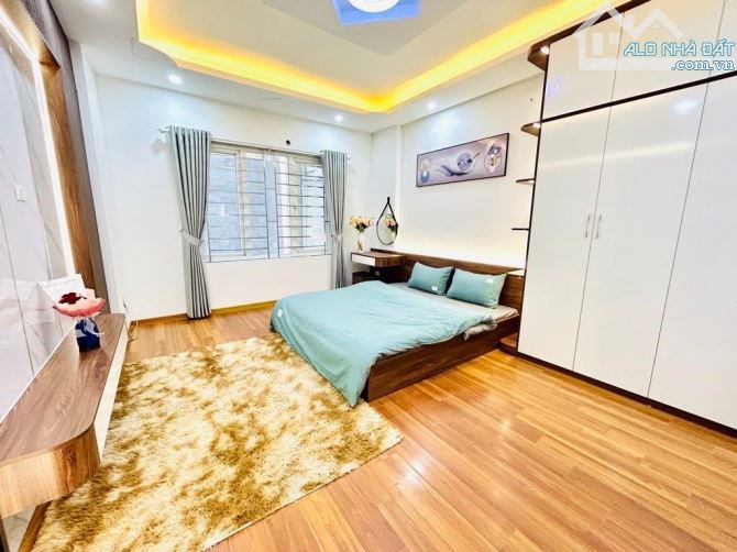 B.án nhà Hoàng Mai 5 tầng full nội thất ở luôn,sổ đỏ đẹp,giá 5.9 tỷ.