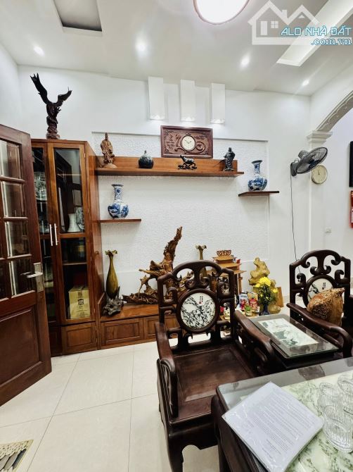 BÁN NHÀ TRẦN CUNG, 2 THOÁNG NGÕ THÔNG DÂN XÂY NỘI THẤT GỖ LIM, 56m MT 4m 10.3 Tỷ - 1