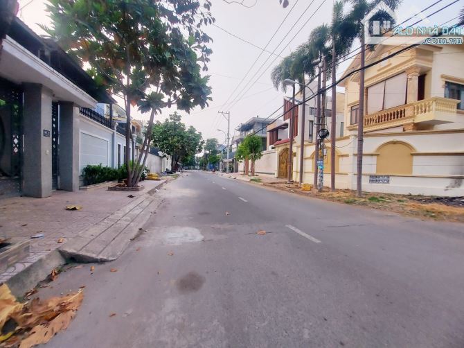 BÁN GẤP - BIỆT THỰ CĂN GÓC - 288M2 - 3 TẦNG - NGANG 15M - HÀ HUY GIÁP - Q12. CHỈ 25 TỶ - 1