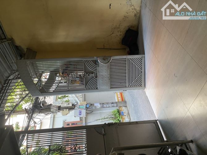 NHÀ 2 TẦNG HẺM XE HƠI - NGANG 4 DÀI 23 - SÁT BÊN QUẬN 4 - NHỈNH 9ty TL - 1