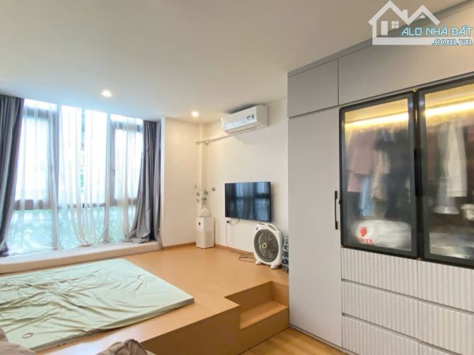 BÁN NHÀ BÁT KHỐI LONG BIÊN 5 TẦNG 35M2- NHÀ  ĐẸP- TRƯỚC NHÀ THOÁNG -GARA Ô TÔ 4 CHỖ - FULL - 1