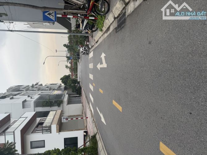 BÁN ĐẤT - TĐC NGỌC THUỴ - 2 MẶT THOÁNG - OTO TRÁNH - VỈA HÈ RỘNG - KHU VỰC SẦM UẤT - 1