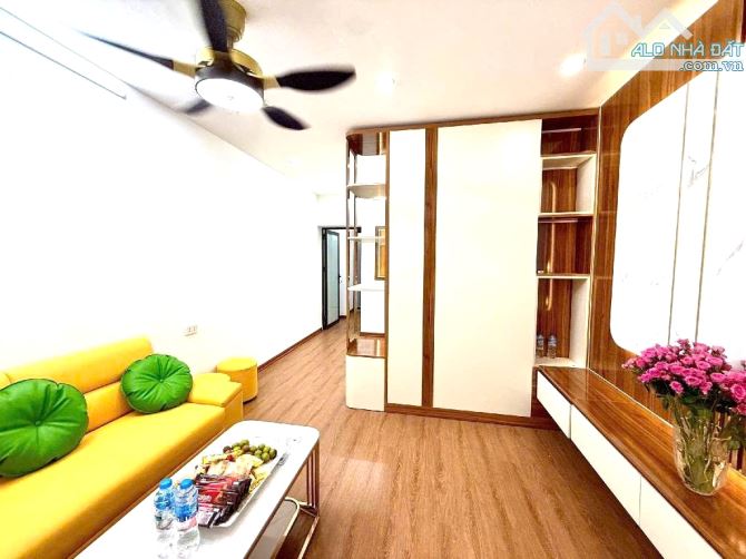 10M RA Ô TÔ – 2 NGỦ FULL NỘI THẤT – NHÀ ĐẸP Ở NGAY - 1