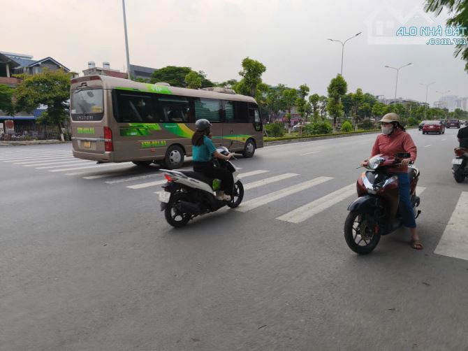 Bán 330m2 ngang 15m. Mặt đường Phạm Văn Đồng. Gần Cầu Rào 2. Buôn bán cực tốt. - 1