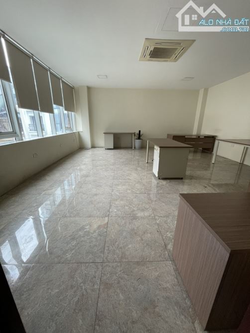 Cho thuê văn phòng Khuất Duy Tiến, Thanh Xuân, 45  m2 , tòa nhà 8 tầng - 1