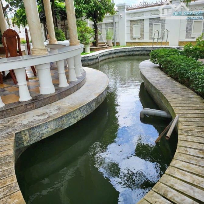 Bán biệt thự 2 mặt tiền đường Trần Văn Giàu và mặt tiền Sông, TPCT ——————————— - Diện tích - 1