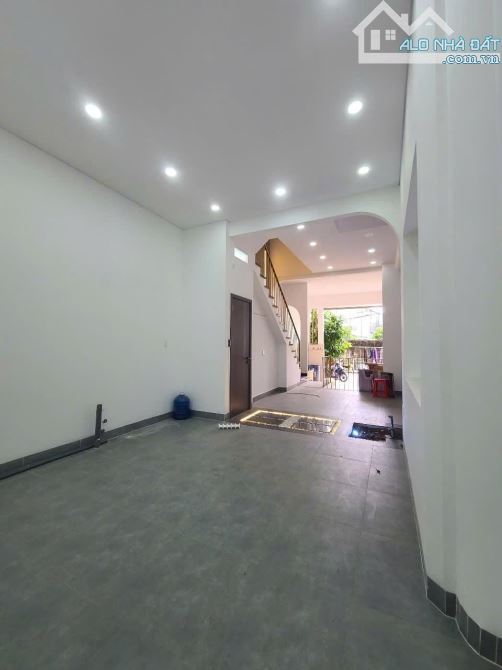 BÁN NHÀ MỚI TÔ KÝ HÓC MÔN - 2 TẦNG ĐÚC 80M2 ( 4M X 20M) - ĐƯỜNG NHỰA 7M - 5.47 TỶ. - 1