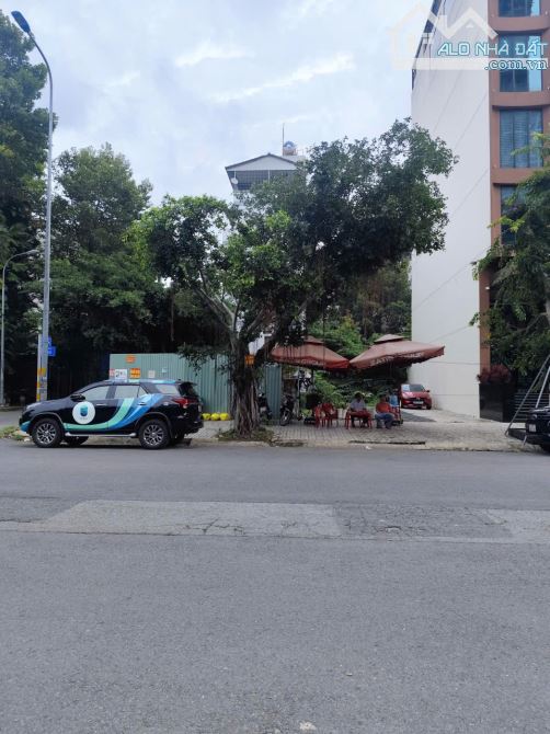 Bán lô đất góc 2MT đường Tạ Hiện cực đẹp. Vị trí ngay sát Trương Văn Bang. DT: 16x20M - 1