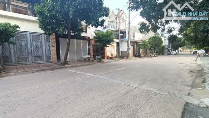 Bán đất mặt tiền TTHC Dĩ An, ngang 9m, 195m2, khu biệt thự, full thổ cư, chỉ hơn 10tỷ - 1